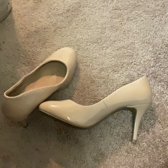 Heels - Picture 2 of 3